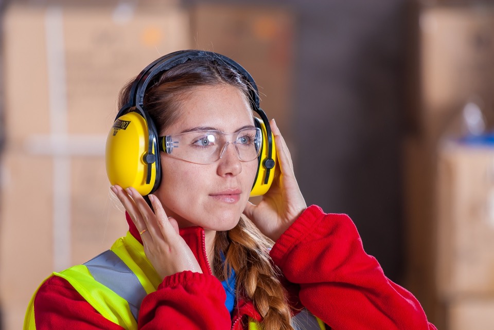 cómo usar protectores auditivos